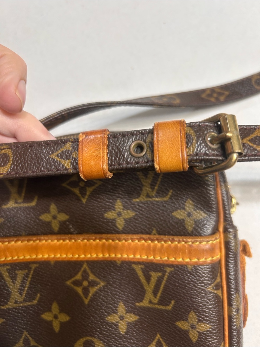 Authentic Louis Vuitton Brown Monogram Crossbody Bag with flaw - Picture 5 of 16